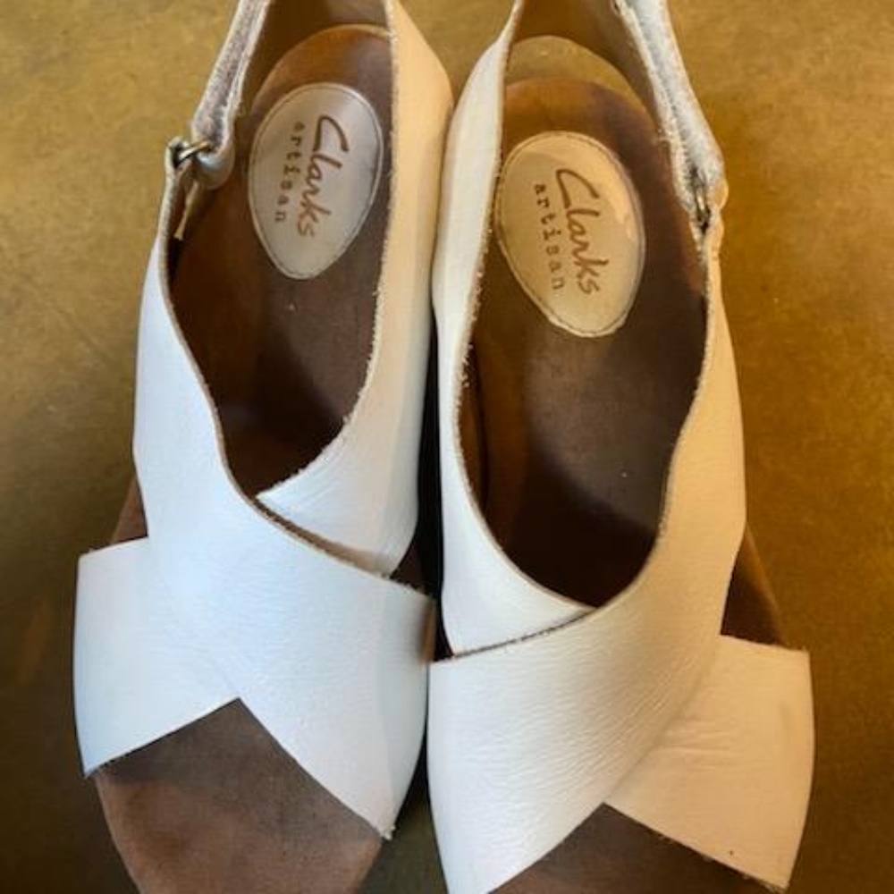 Clark woman's leather sandals